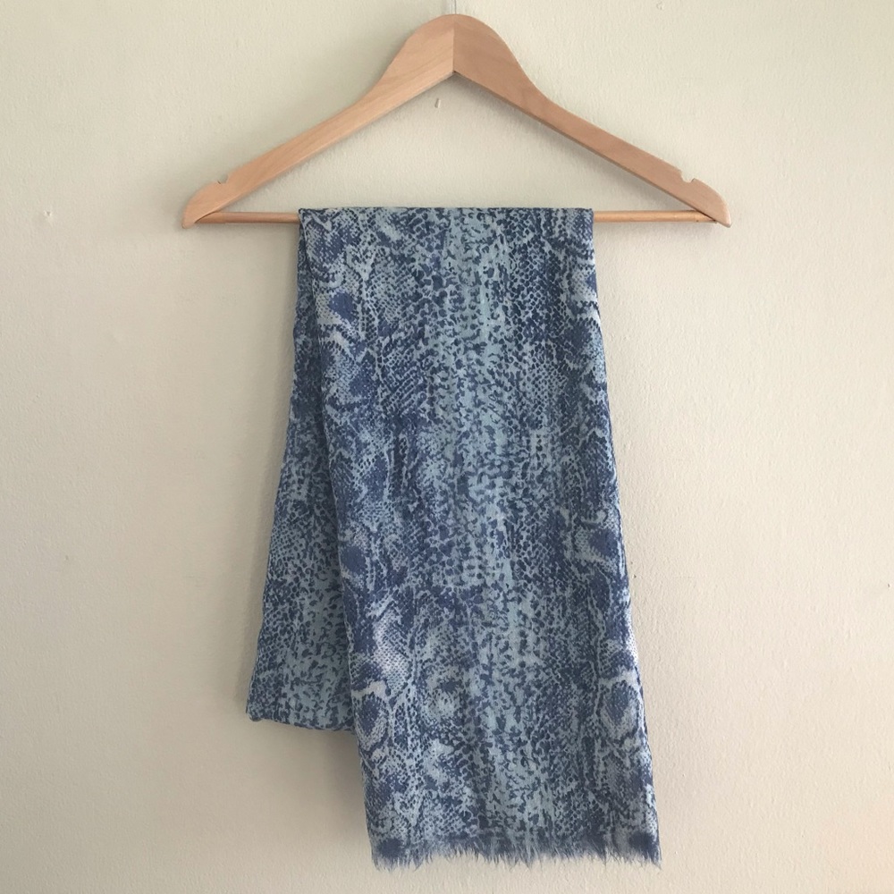 Tory Burch 100% Wool Snakeskin Blue Scarf